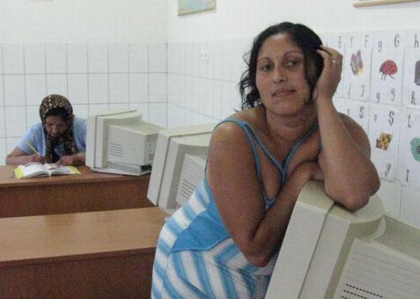 ���򣺾�ͷ�µ����Ů���˼������ͼ��